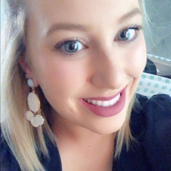 Meet your Posher, Kelli - Picture 4 of 5